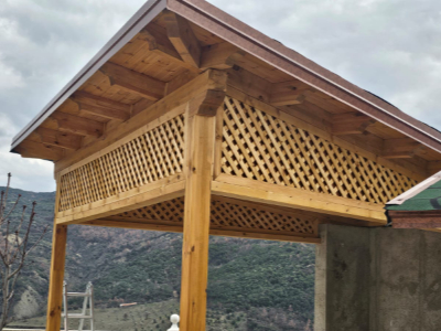 Strukture dekorative druri per ambient te jashtem vile Strukture dekorative druri per ambient te jashtem vile